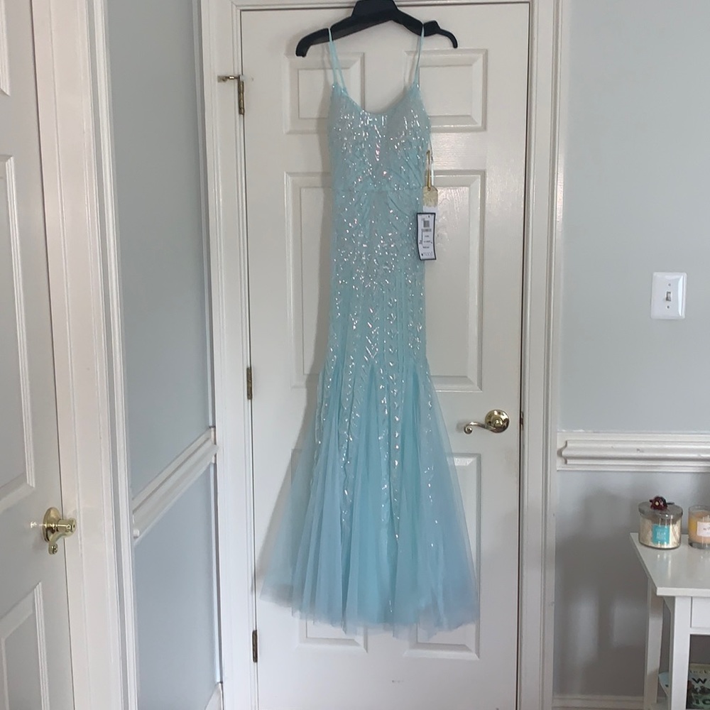 Selling a brand new prom dress from Macys in a size 1-2.